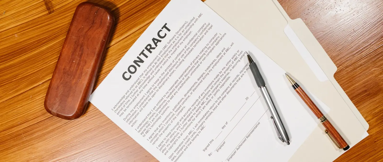 Signature d'un contrat commercial